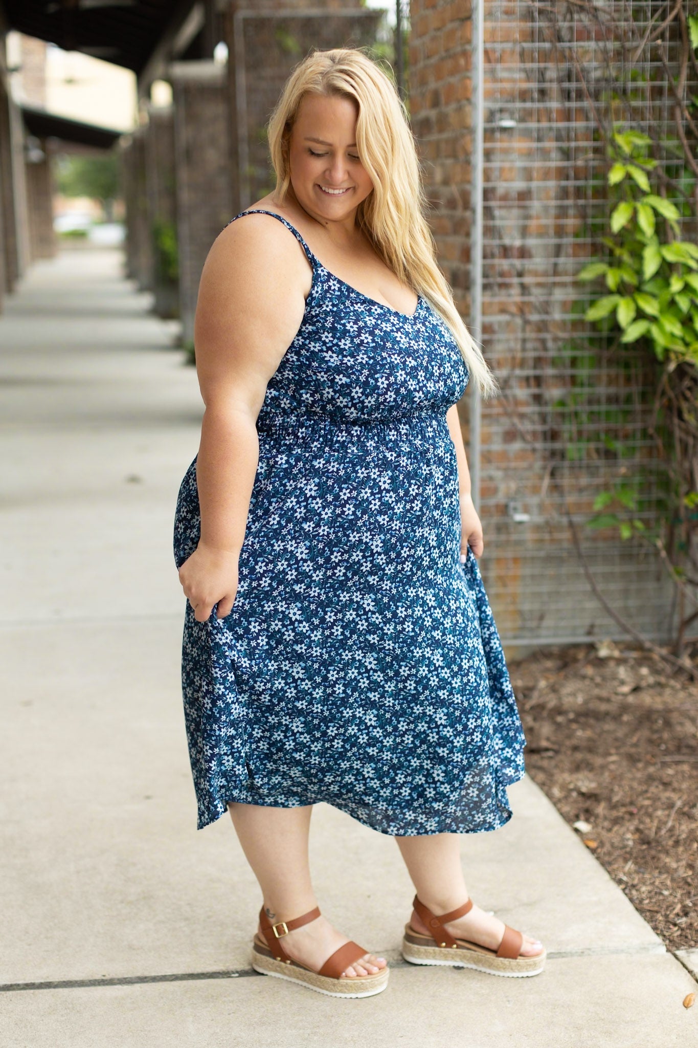 Michelle Mae Cassidy Midi Dress - Blue Floral Mix