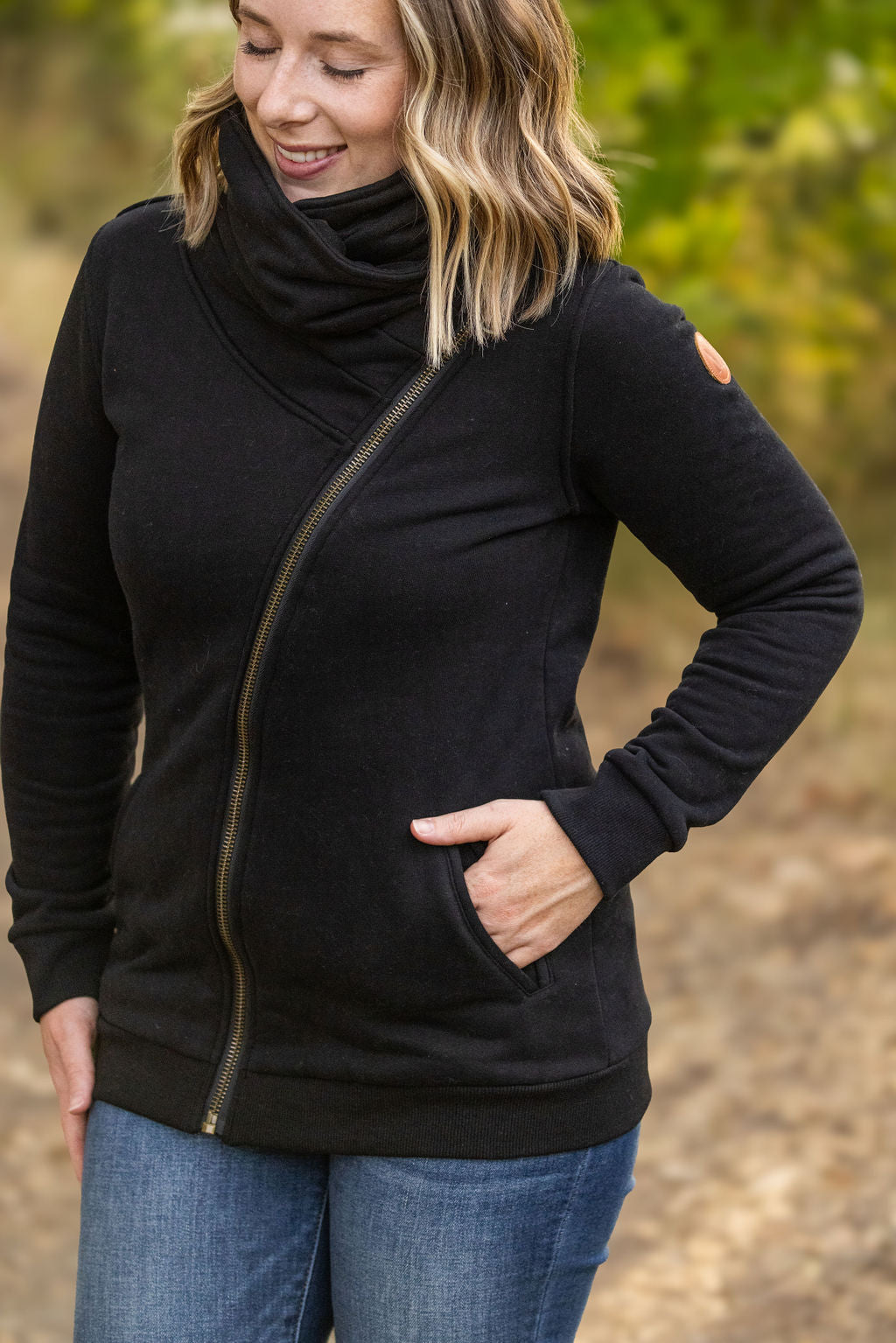 Michelle Mae Quinn ZipUp Cowl - Black