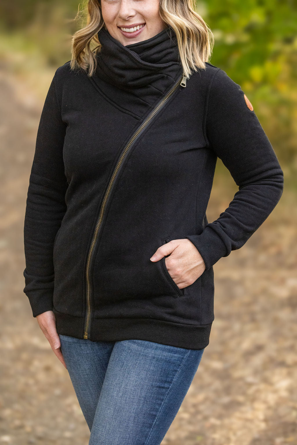 Michelle Mae Quinn ZipUp Cowl - Black