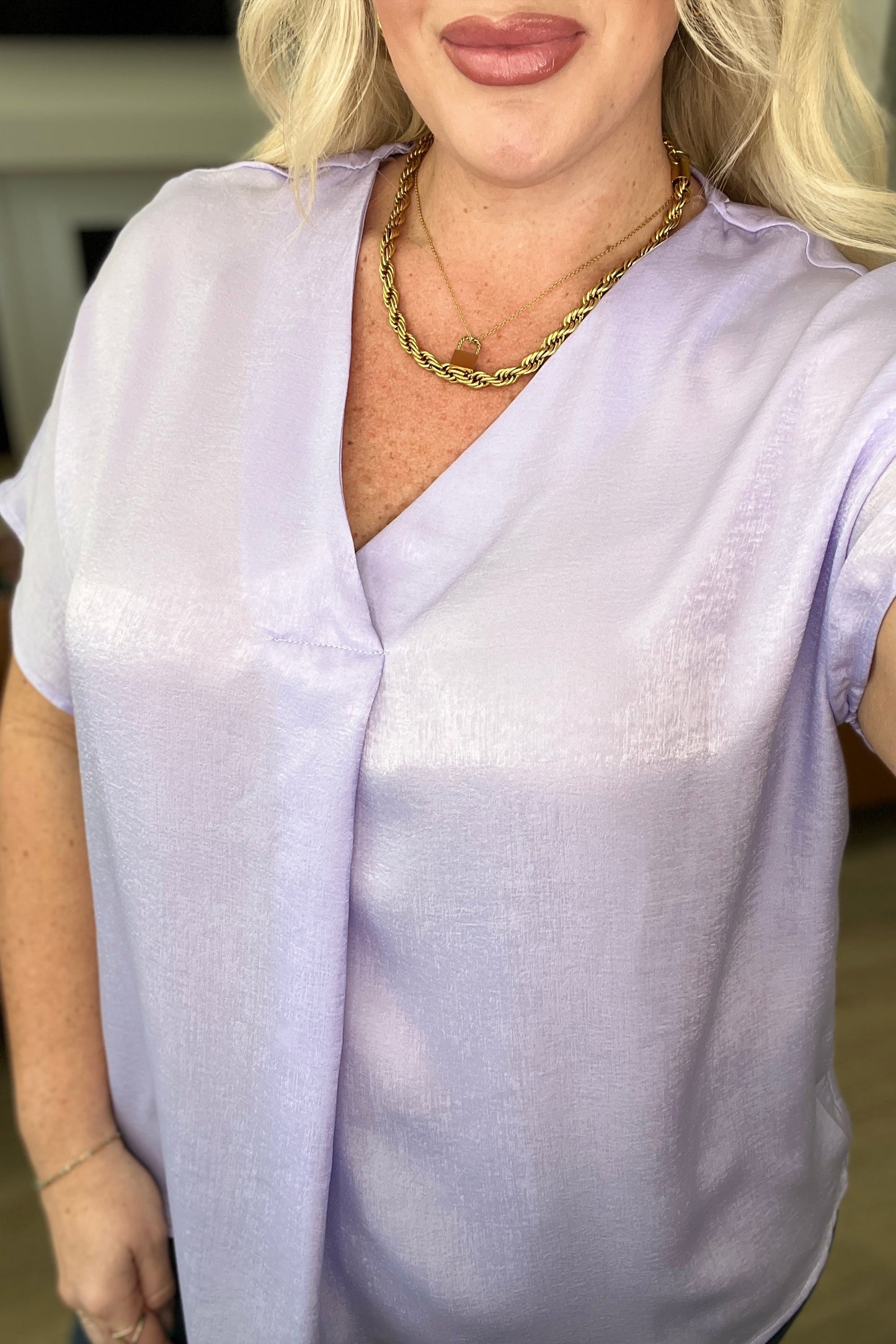 Andrée by Unit Pleated Front V-Neck Top in Lavender