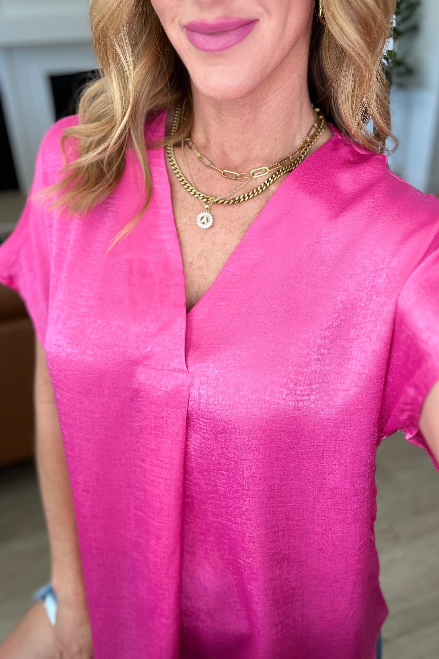 Andrée by Unit Pleat Front V-Neck Top in Hot Pink